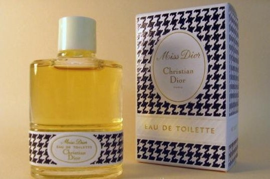 Christian Dior uso el estampado pata de gallo en sus perfumes Houndstooth Check