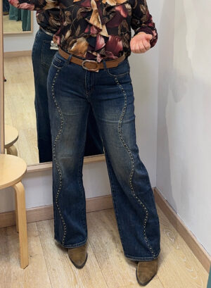 Novedades 33 PANTALÓN JEANS TACHUELAS