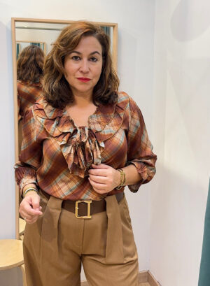 Novedades 31 CAMISA CUADROS Y VOLANTES - Caldera