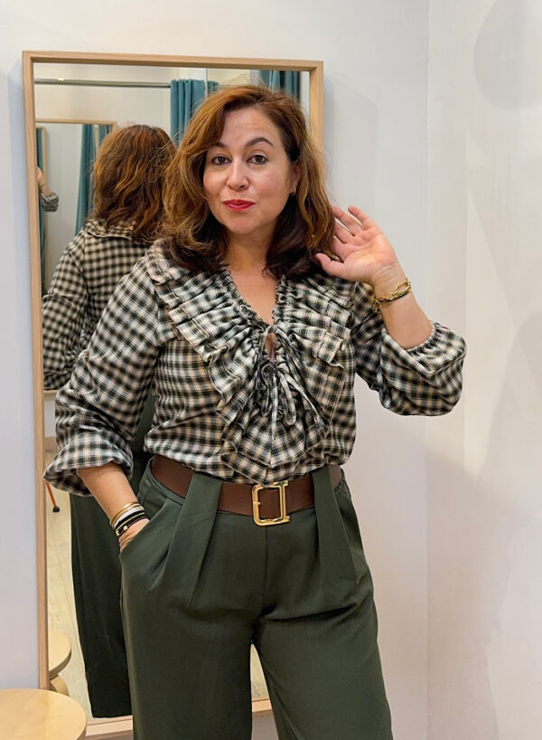 CAMISA DE CUADROS CON VOLANTE