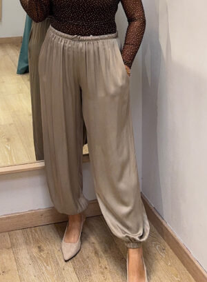 Novedades 9 PANTALÓN BARREL SATINADO - Beige
