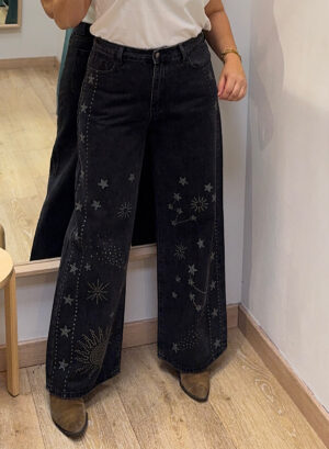 Novedades 12 PANTALÓN JEANS GRIS  TACHUELAS
