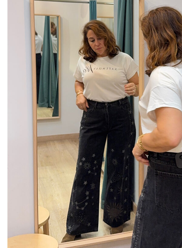 PANTALÓN JEANS GRIS  TACHUELAS - Imagen 3