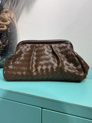 BOLSO DE MANO TRENZADO - Marrón chocolate