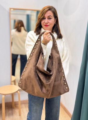 MAXI BOLSO ANTELINA TACHUELAS - Marrón chocolate