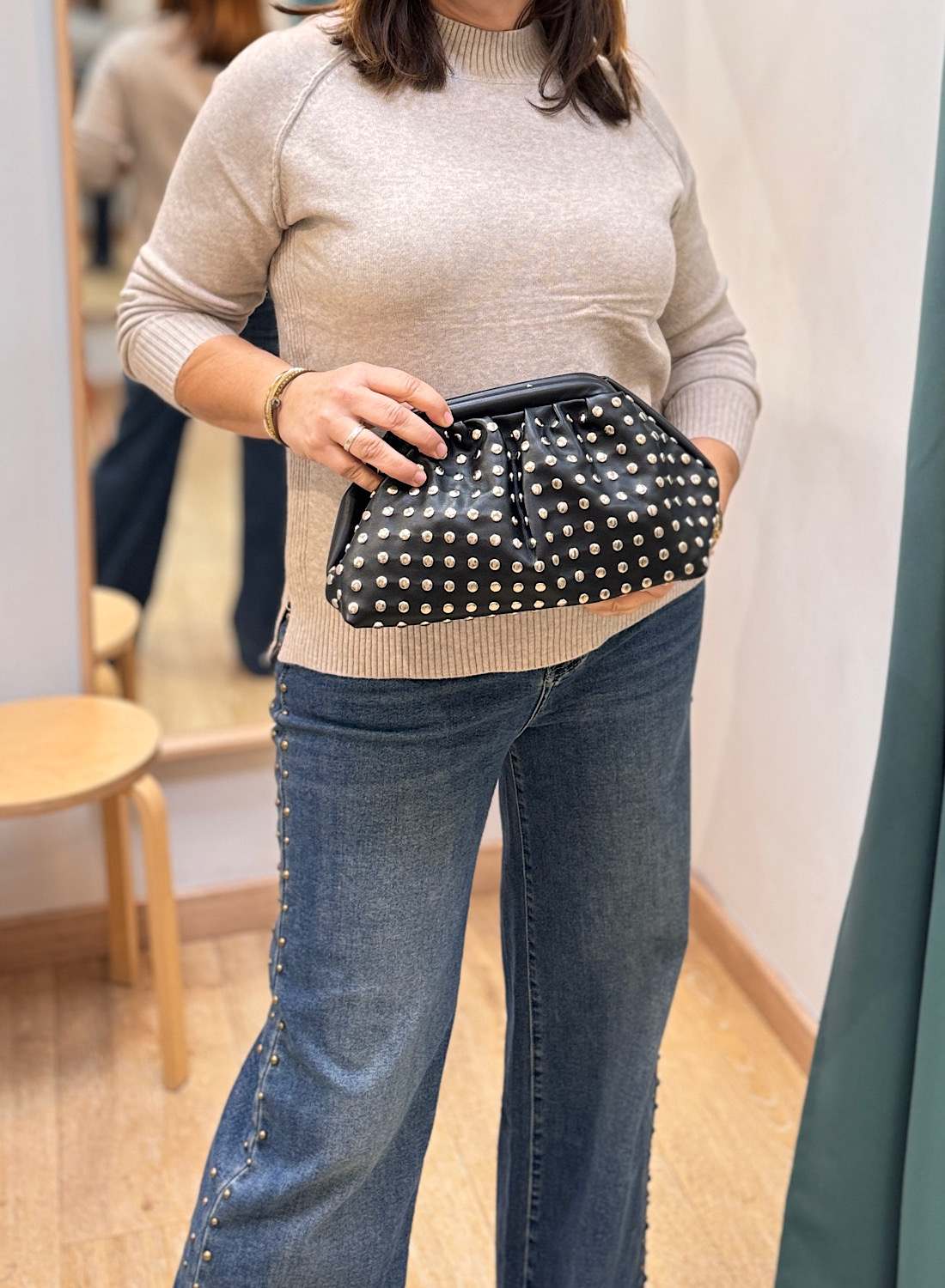 BOLSO MANO TACHUELAS PLATA 4 BOLSO MANO TACHUELAS PLATA - Imagen 4