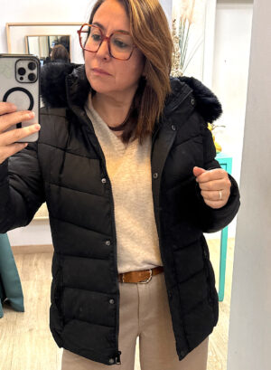 CHAQUETA ACOLCHADA GORRO PELO - Negro