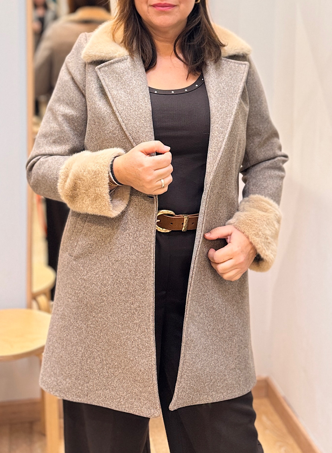 ABRIGO PELO EN CUELLO Y PUÑO 8 ABRIGO PELO EN CUELLO Y PUÑO - Imagen 8