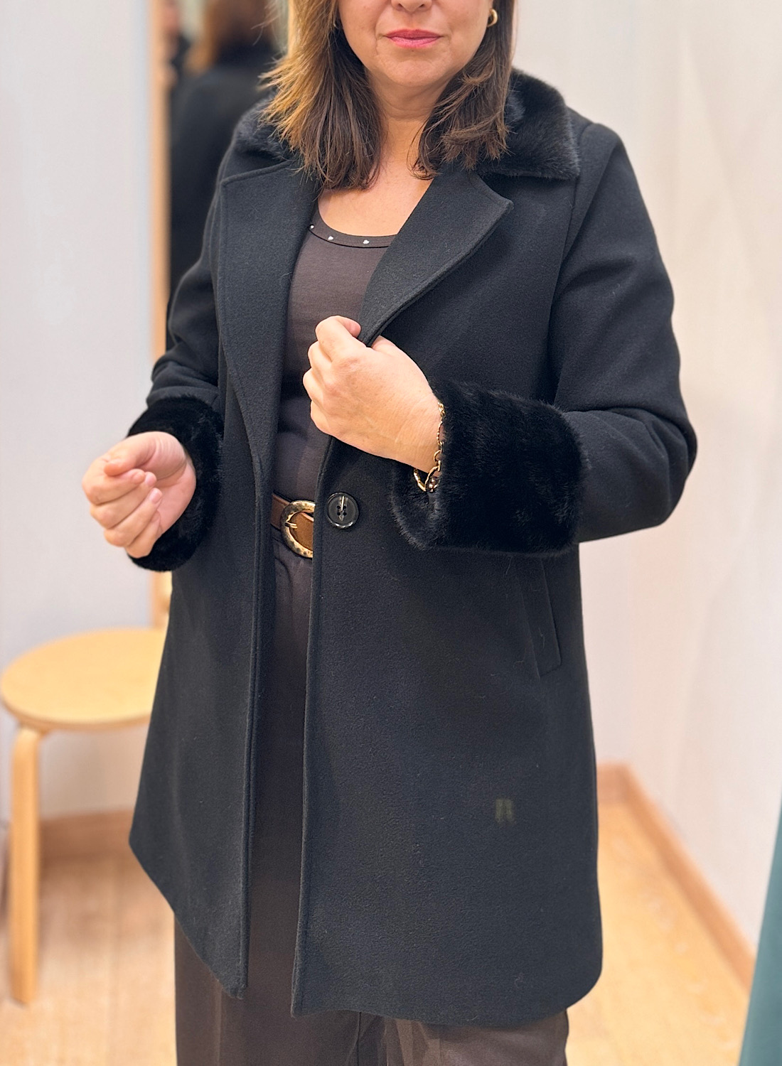 ABRIGO PELO EN CUELLO Y PUÑO 7 ABRIGO PELO EN CUELLO Y PUÑO - Imagen 7