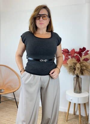 CAMISETA TOP CON CINTURÓN - Negro