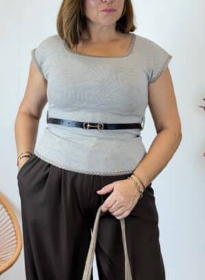 CAMISETA TOP CON CINTURÓN - Beige